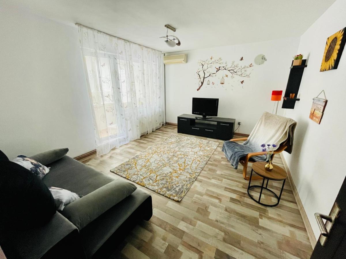 Titan Parc Home Bukares Bagian luar foto